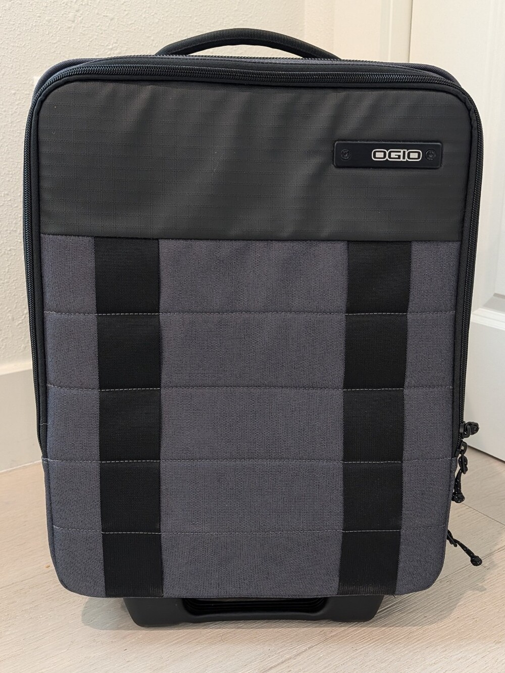OGIO Gray and Black Men's Carry-On Bag